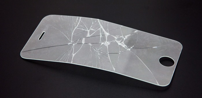 Apple сапфирового стекла. Сапфировое защитное стекло. сапфировое стекло айфон. сапфировые стекла для iphone. сапфировое стекло для айфонов выращивают.