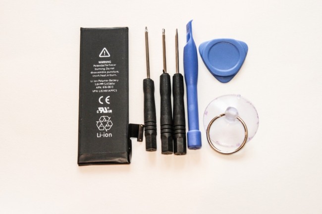 Замена батареи iPhone 5